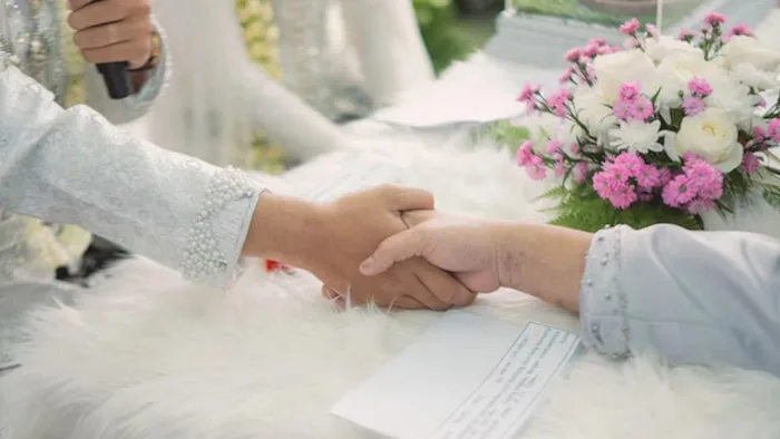 Niat nikahkan anak justru ricuh, ayah wanita naik pitam usir calon besan pertemuan dua keluarga bahas pernikahan berubah panas. ayah wanita langsung bertindak tegas demi harga diri anak dan cucunya.