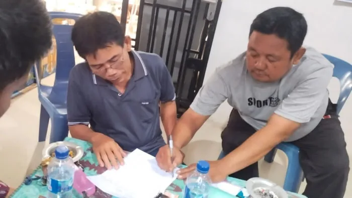 Masalah sepele picu perselisihan antar warga sipispis, polisi turun tangan perselisihan antar warga di desa simalas, sipispis, serdang bedagai, berakhir damai setelah dimediasi bhabinkamtibmas polsek sipispis.