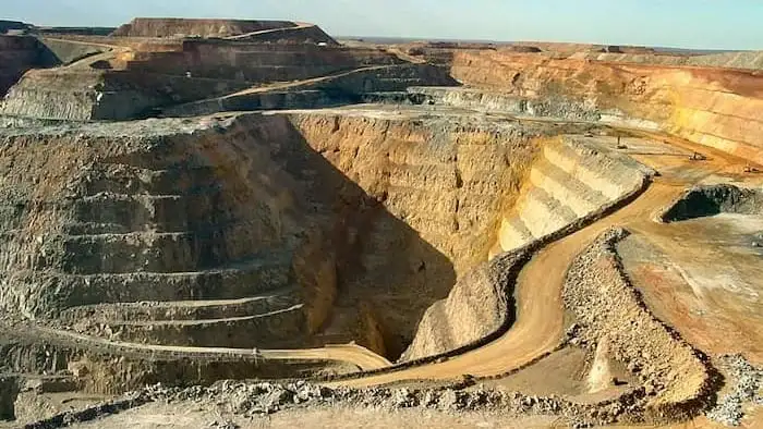 Dugaan lahan tambang emas ilegal baru ditemukan di sekitar taman nasional komodo kementerian esdm menelusuri bukaan lahan di sekitar taman nasional komodo yang diduga tambang emas ilegal.